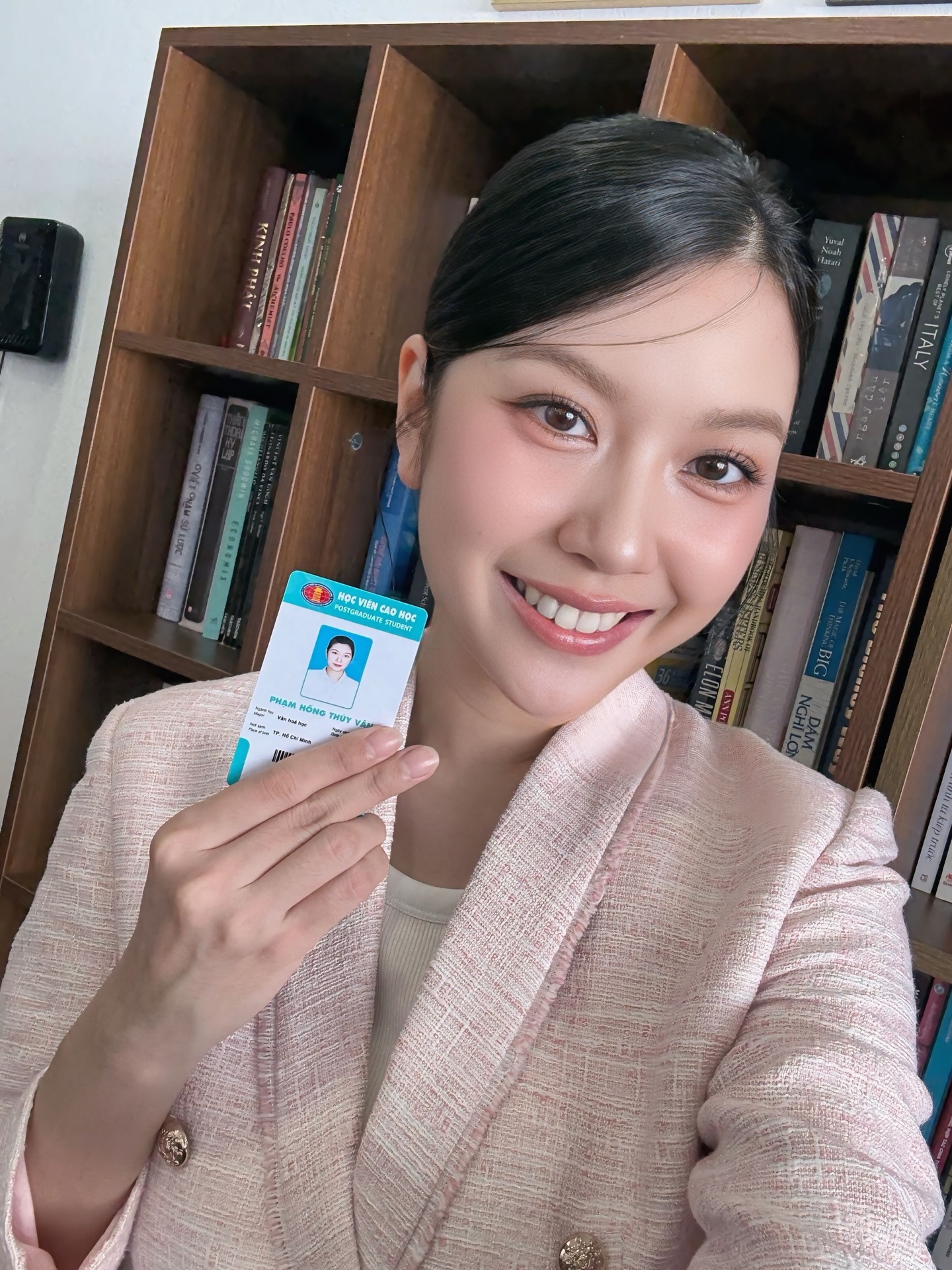 Bất ngờ 2 mỹ nh&acirc;n của showbiz Việt đang học c&ugrave;ng chương tr&igrave;nh thạc sĩ- Ảnh 3.