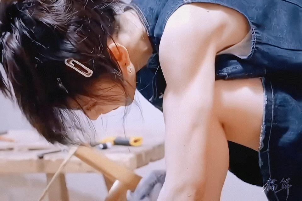 Mỹ nh&acirc;n chỉ nặng 45kg m&agrave; v&aacute;c cả con heo lẫn c&otilde;ng bạn diễn 1m90, mặt v&agrave; body chả li&ecirc;n quan g&igrave; đến nhau- Ảnh 5.