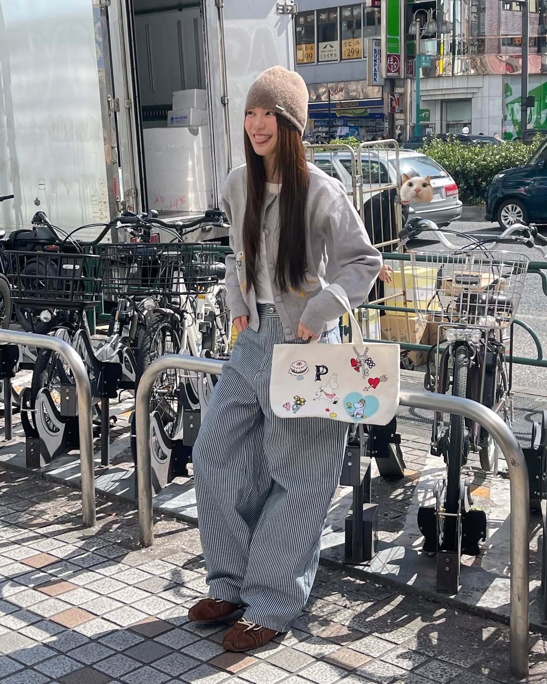 "B&uacute;p b&ecirc; Đ&ocirc;ng Nam &Aacute;" chỉ cao 1m54 nhưng mặc đẹp ph&aacute;t hờn, xuất hiện ở đ&acirc;u th&igrave; nơi đ&oacute; l&agrave; s&agrave;n diễn thời trang- Ảnh 8.