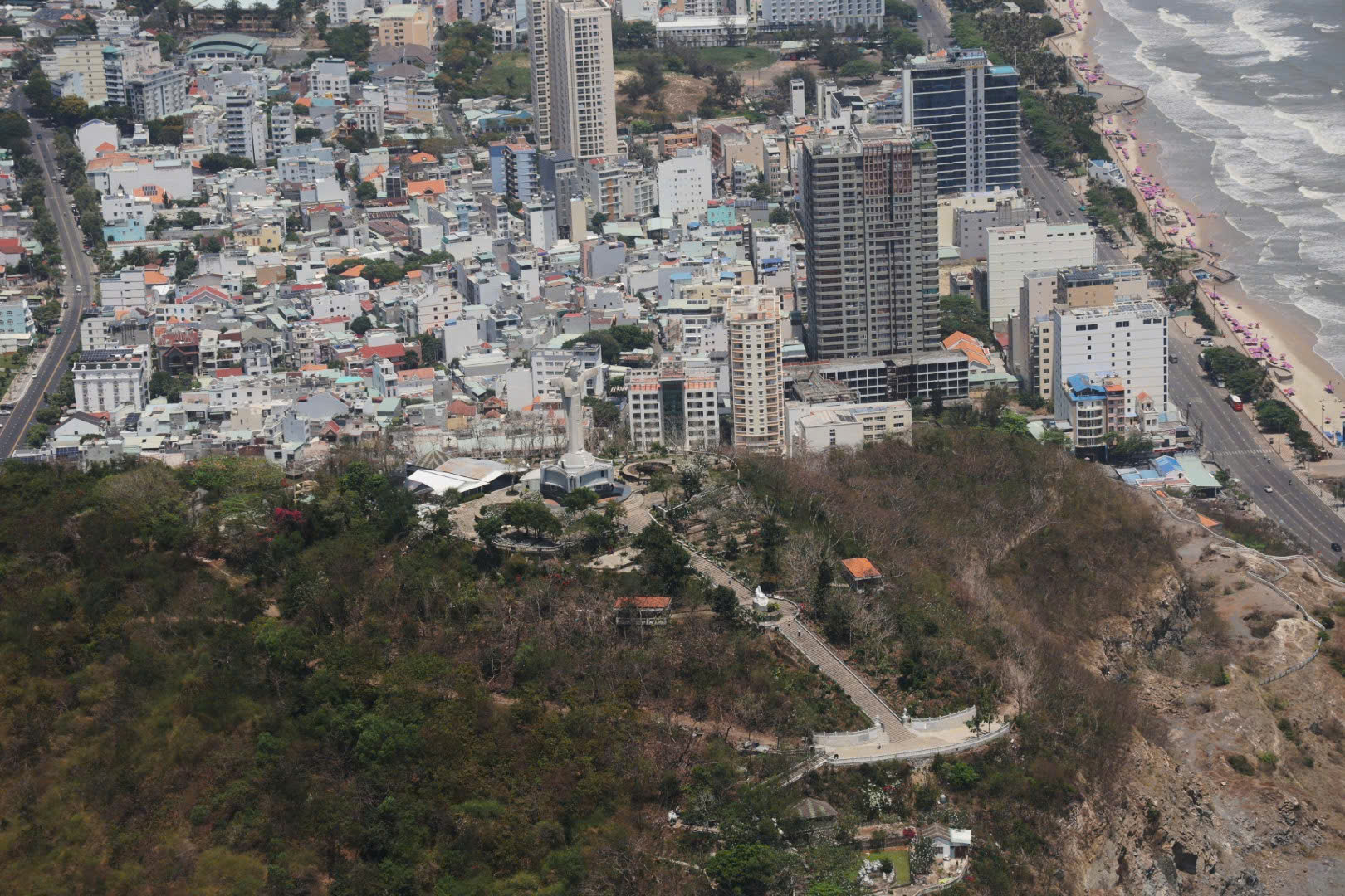 Du kh&aacute;ch th&iacute;ch th&uacute; ngắm TP Hồ Ch&iacute; Minh từ tr&ecirc;n cao- Ảnh 3.