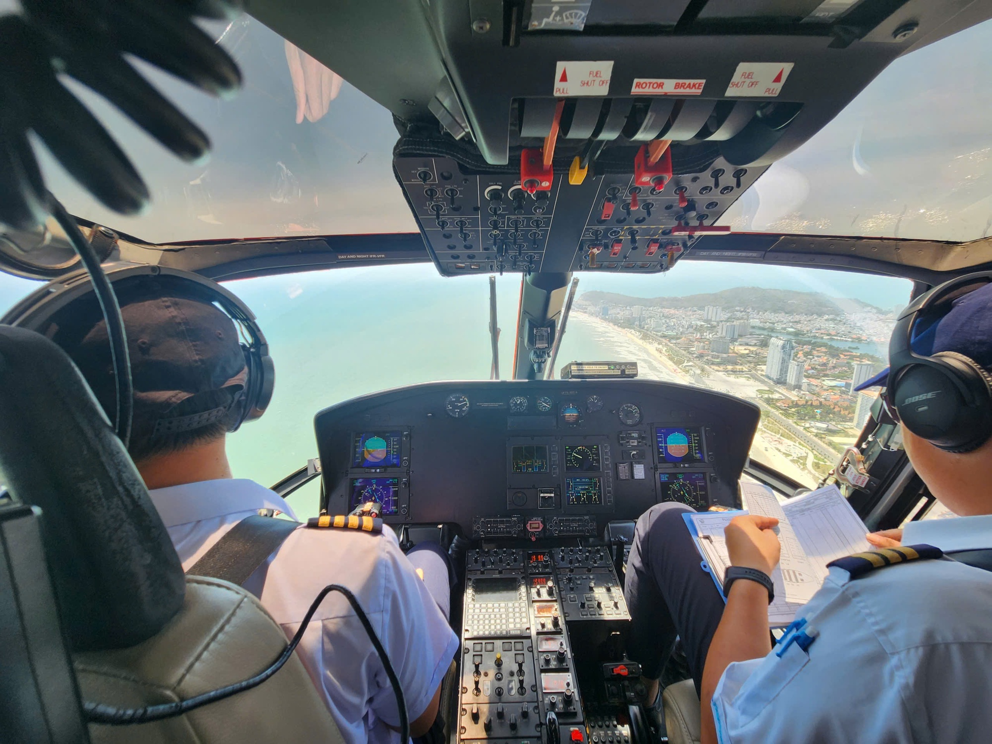 Du kh&aacute;ch th&iacute;ch th&uacute; ngắm TP Hồ Ch&iacute; Minh từ tr&ecirc;n cao- Ảnh 4.