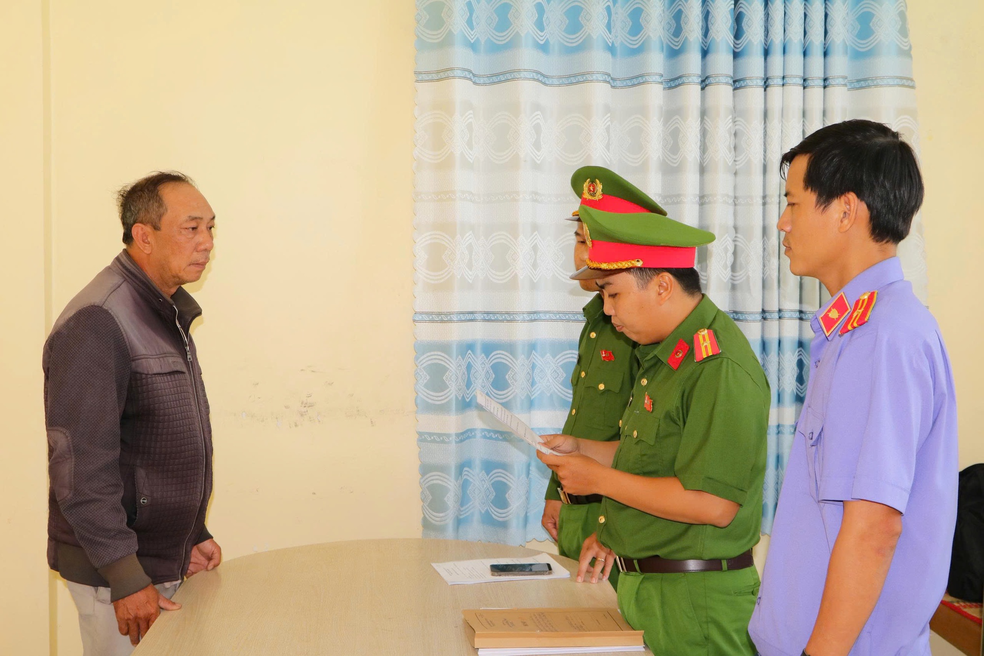 Khởi tố, cấm đi khỏi nơi cư tr&uacute; đối với L&ecirc; Văn Chuồng- Ảnh 1.