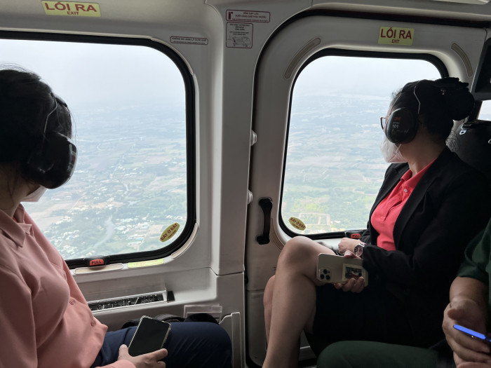 Chuyến bay trực thăng v&ograve;ng quanh TP.HCM c&oacute; gi&aacute; l&ecirc;n tới 18 triệu/người: Trải nghiệm c&oacute; 1-0-2 ngắm trọn rừng ngập mặn đến cung đường biển- Ảnh 2.