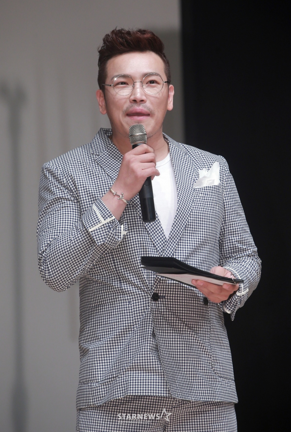 MC quốc d&acirc;n thẳng tay đ&aacute;nh phụ nữ tr&ecirc;n livestream g&acirc;y phẫn nộ- Ảnh 3.