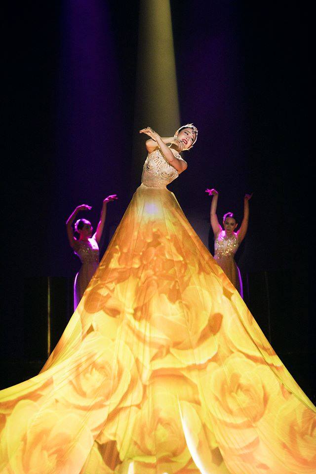 T&aacute;o đỏ kh&ocirc;ng gi&uacute;p bạn trẻ như Dương Lệ B&igrave;nh, nhưng học 1 điều từ "chim c&ocirc;ng l&agrave;ng m&uacute;a" sẽ l&agrave;m bạn bớt l&atilde;o h&oacute;a- Ảnh 10.