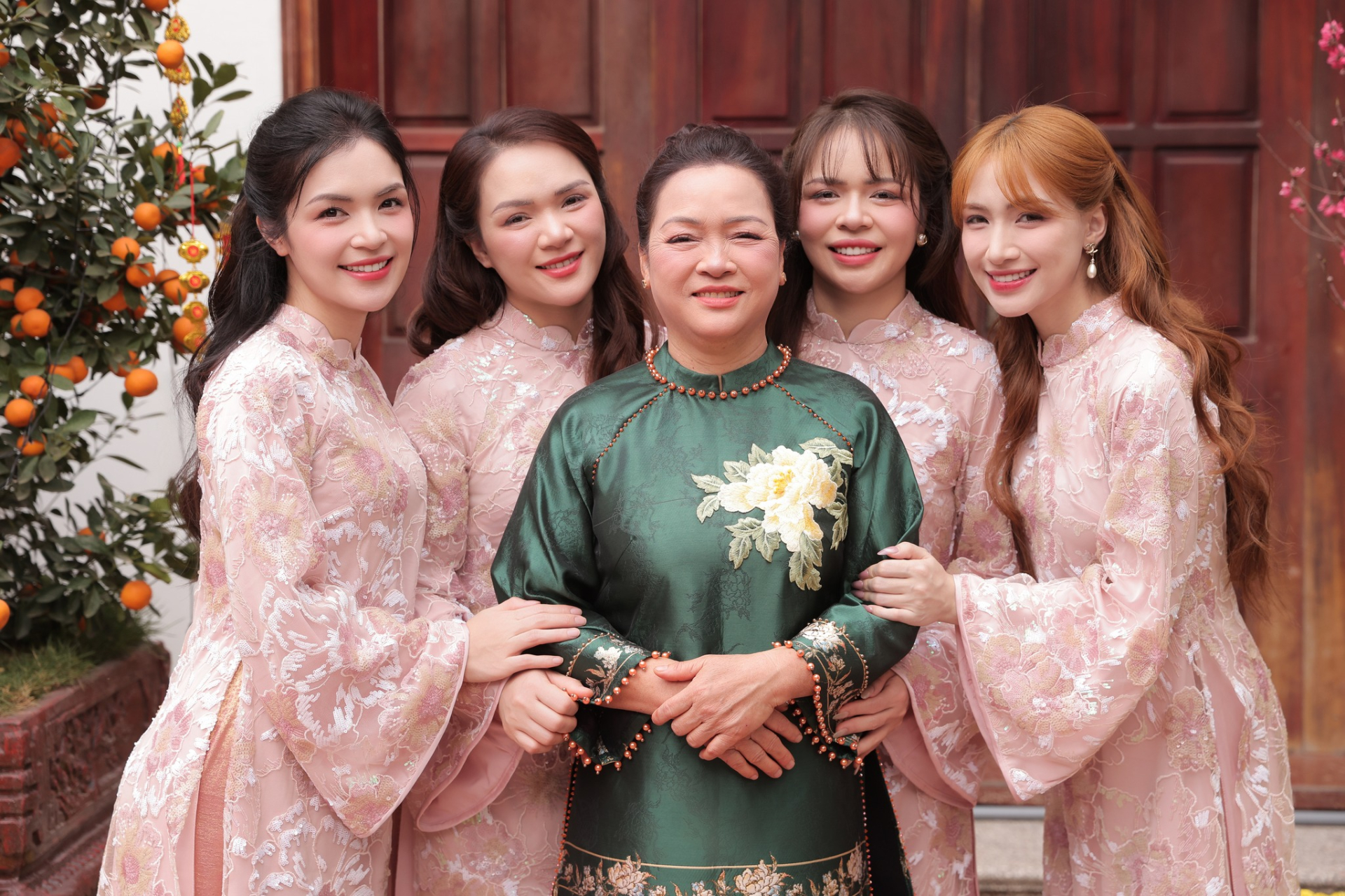 Chị g&aacute;i Ho&agrave; Minzy l&agrave; MC VTV từng dẫn chương tr&igrave;nh "nổi đ&igrave;nh đ&aacute;m" 15 năm trước, kh&aacute;n giả năm ấy giờ đ&atilde; U30- Ảnh 6.