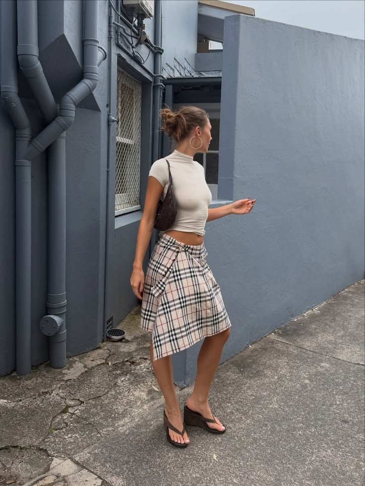 Hội mặc đẹp nhất thế giới b&igrave;nh chọn "chiếc v&aacute;y s&agrave;nh điệu nhất h&egrave;": N&agrave;ng n&agrave;o chưa sắm th&igrave; sống chậm qu&aacute;- Ảnh 11.