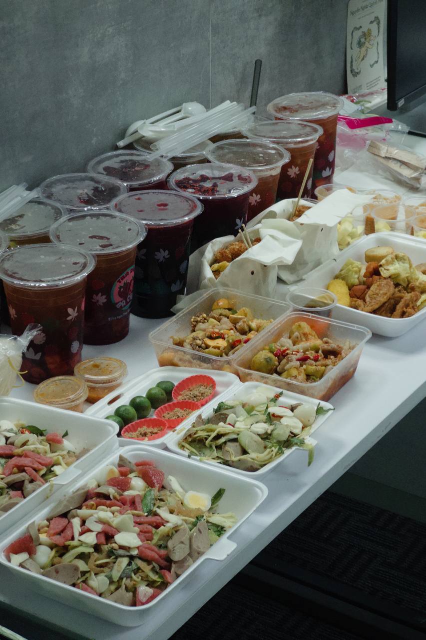 "Bạn uống ly 42 ng&agrave;n em uống ly 22 ng&agrave;n xong k&ecirc;u cưa đ&ocirc;i": C&acirc;u chuyện đặt tr&agrave; chiều nơi c&ocirc;ng sở khiến t&igrave;nh đồng nghiệp rạn nứt- Ảnh 1.