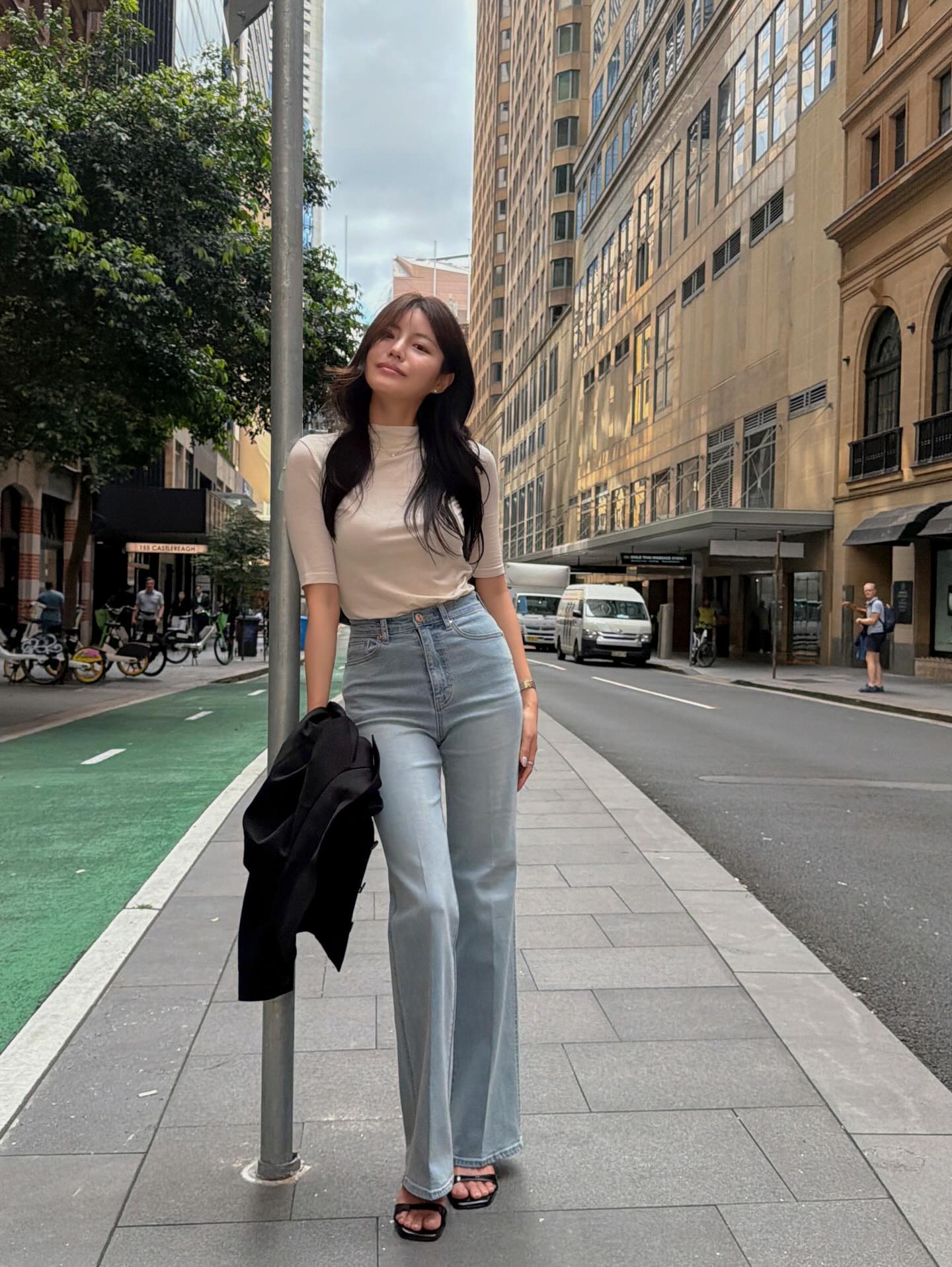 H&egrave; n&agrave;y chị em đừng mặc đồ rộng nữa, h&atilde;y ưu ti&ecirc;n 5 item gọn d&aacute;ng v&agrave; hack chiều cao- Ảnh 4.