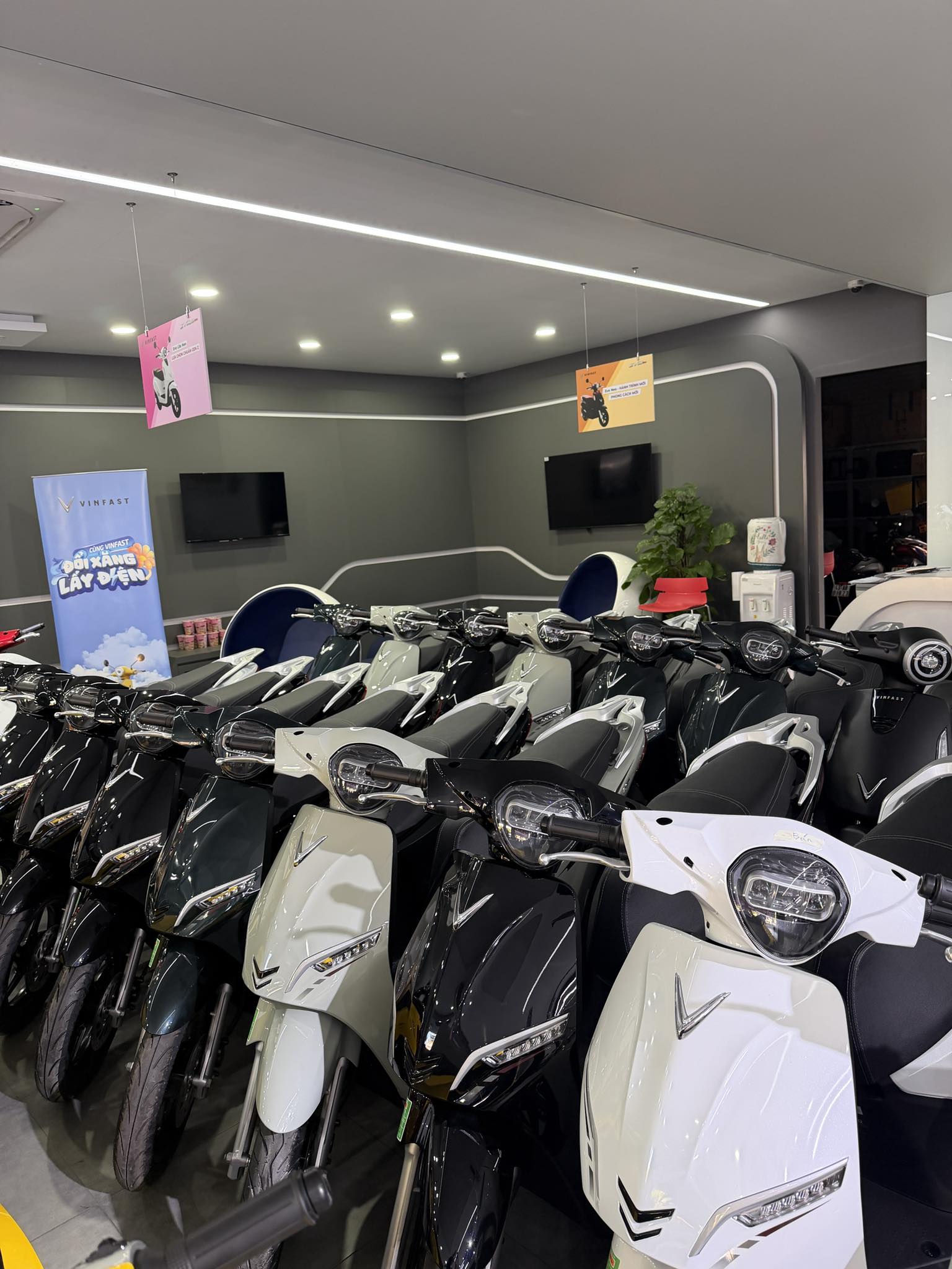 Người Việt đổ x&ocirc; đi mua xe m&aacute;y điện, nhiều đại l&yacute; th&ocirc;ng b&aacute;o "ch&aacute;y h&agrave;ng"- Ảnh 2.