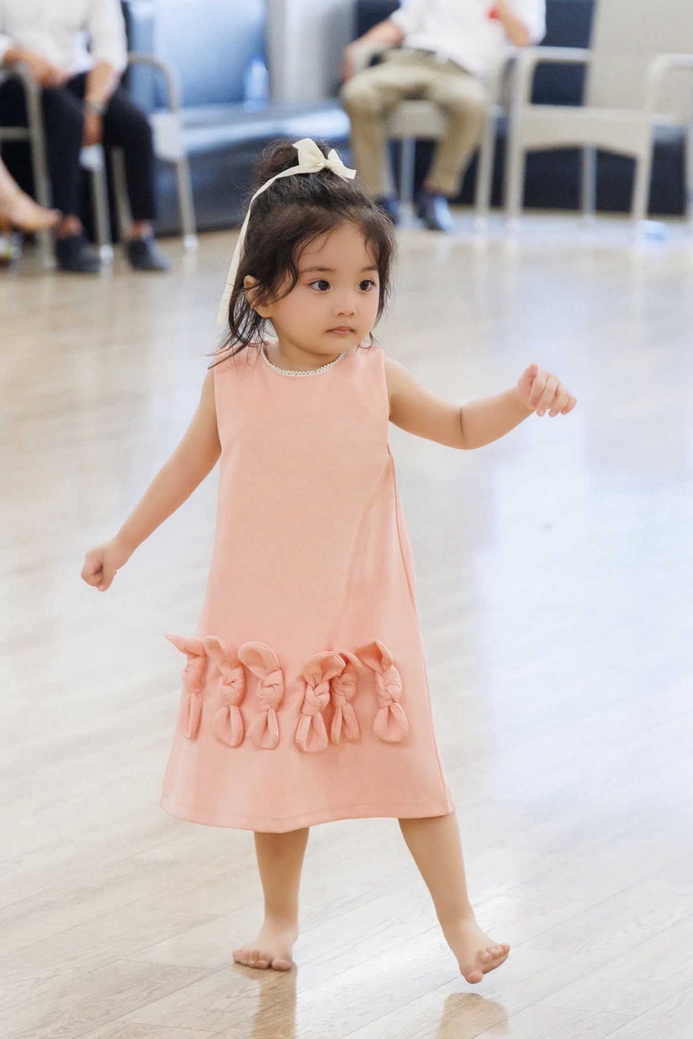 Giờ mới biết Lisa nh&agrave; Kh&aacute;nh Thi - Phan Hiển xinh như "b&uacute;p b&ecirc; sống" l&agrave; thừa hưởng gen trội từ ai- Ảnh 4.