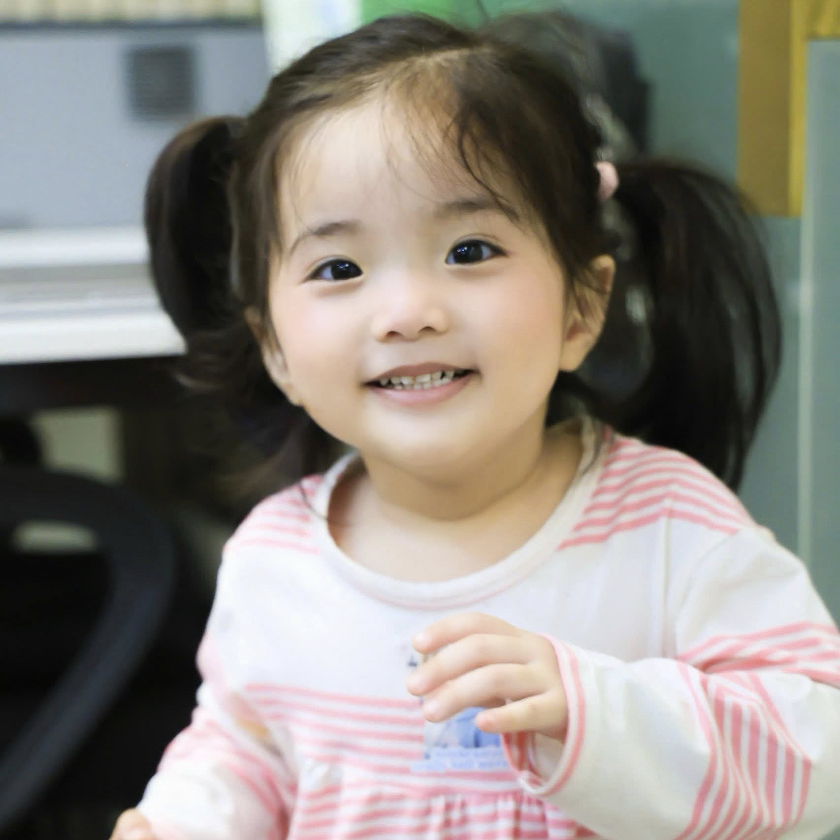 Giờ mới biết Lisa nh&agrave; Kh&aacute;nh Thi - Phan Hiển xinh như "b&uacute;p b&ecirc; sống" l&agrave; thừa hưởng gen trội từ ai- Ảnh 1.