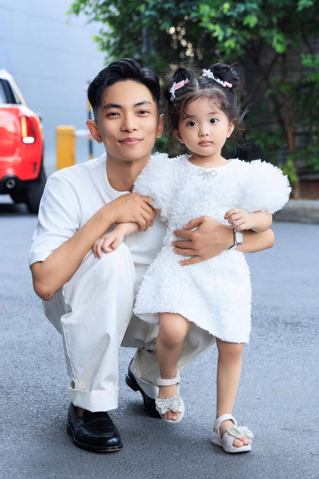 Giờ mới biết Lisa nh&agrave; Kh&aacute;nh Thi - Phan Hiển xinh như "b&uacute;p b&ecirc; sống" l&agrave; thừa hưởng gen trội từ ai- Ảnh 3.