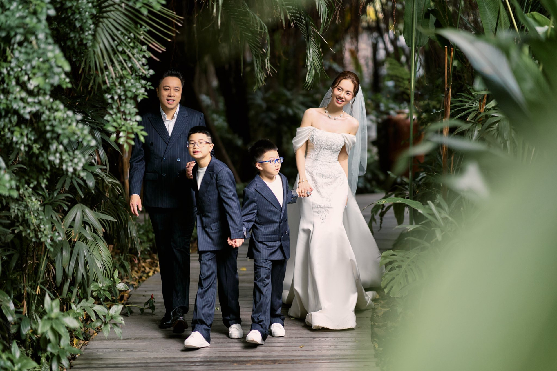 Mỹ nh&acirc;n Việt kỷ niệm 10 năm kết h&ocirc;n với đạo diễn trăm tỷ- Ảnh 1.