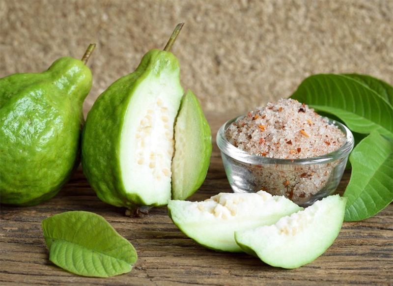 Nhiều người chỉ xem ổi l&agrave; tr&aacute;i c&acirc;y ăn vặt, nhưng lợi &iacute;ch sức khỏe của n&oacute; lại đ&aacute;ng ngạc nhi&ecirc;n- Ảnh 4.