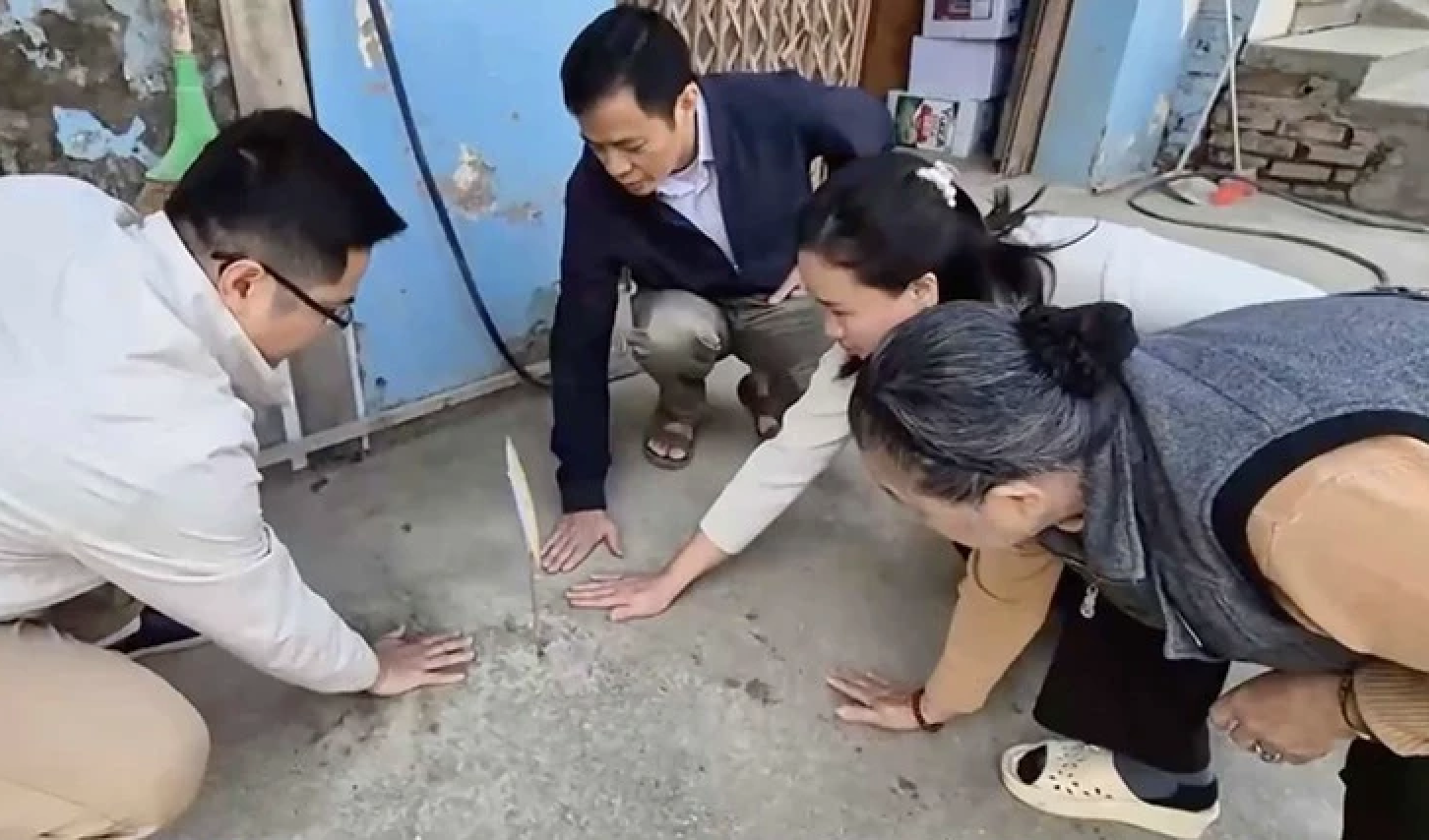 Khoảnh vỉa h&egrave; ở H&agrave; Nội n&oacute;ng bất thường tr&ecirc;n 40 độ C- Ảnh 1.