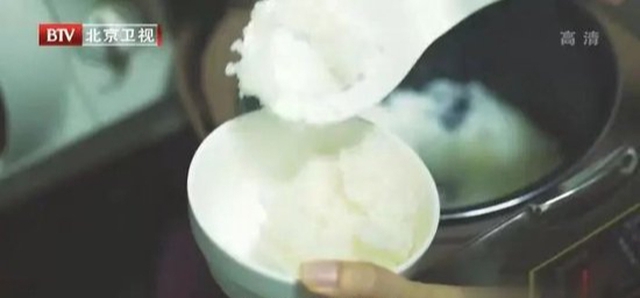 Chỉ một thay đổi nhỏ trong c&aacute;ch ăn cơm c&oacute; thể gi&uacute;p giảm mỡ gan tới 30%! H&atilde;y bắt đầu h&agrave;nh tr&igrave;nh giảm c&acirc;n sau kỳ nghỉ lễ của bạn- Ảnh 1.