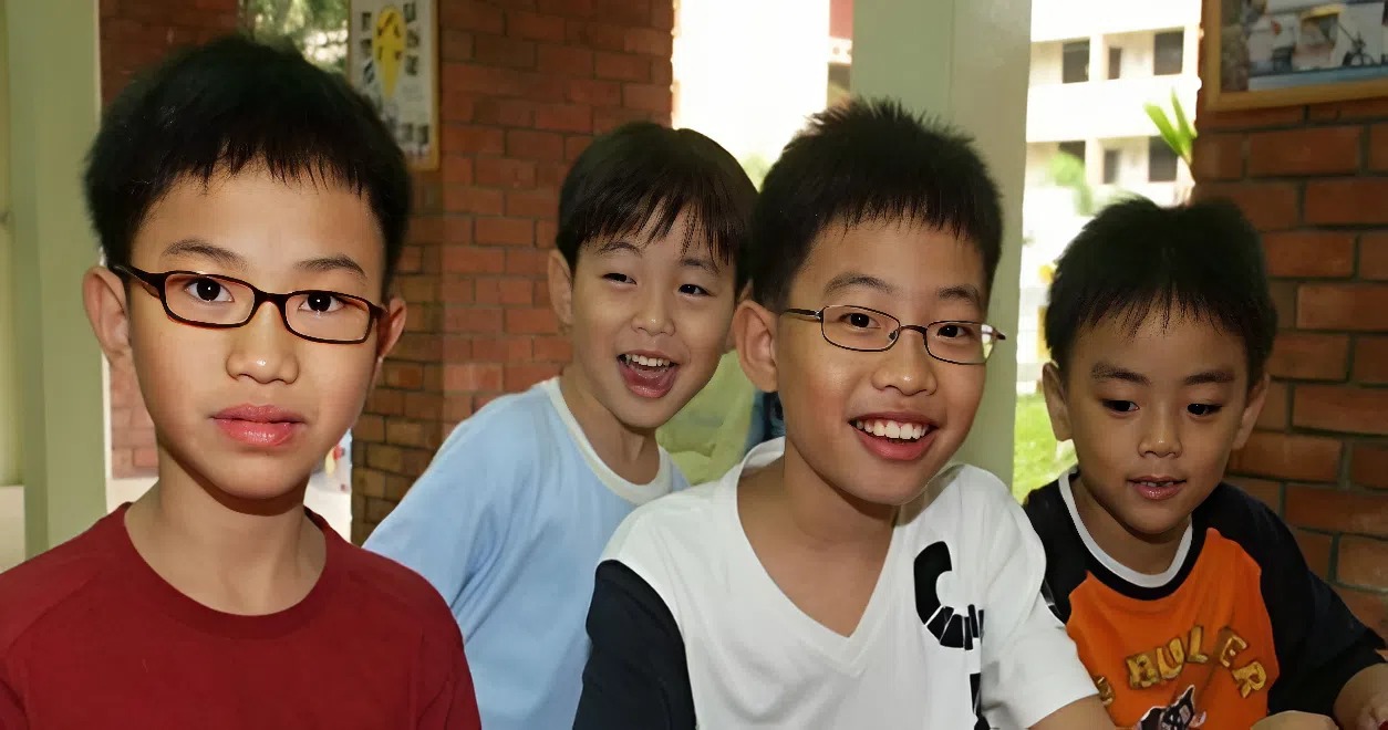 Nghe c&acirc;u n&oacute;i v&ocirc; tư của con trai về mẹ cậu bạn c&ugrave;ng lớp, t&ocirc;i mới hốt hoảng ph&aacute;t hiện: Hoạ c&oacute; thể từ mồm con m&igrave;nh m&agrave; ra!- Ảnh 1.