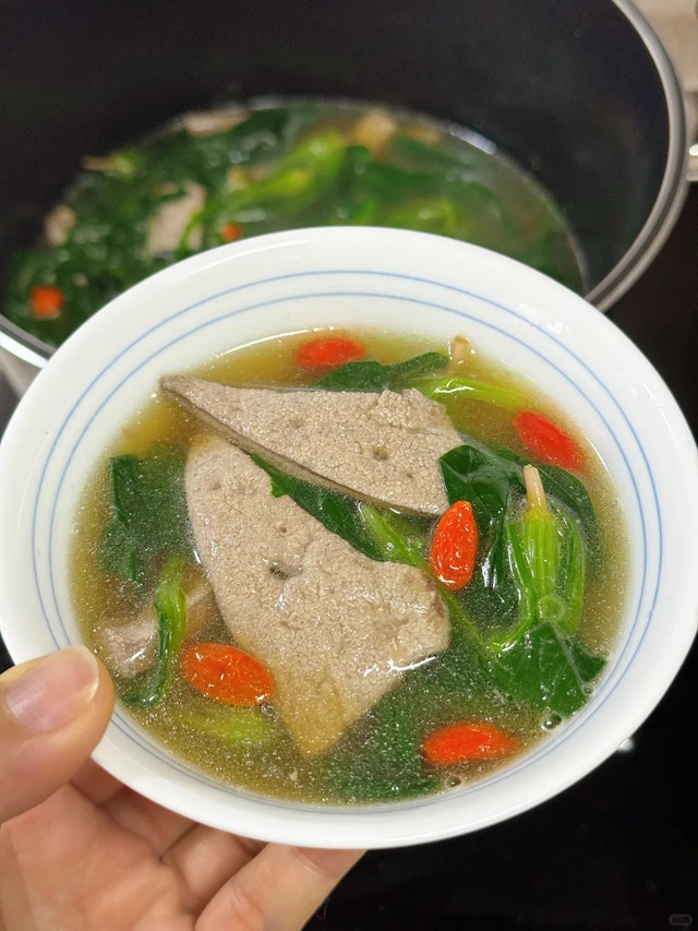 Phụ nữ sau 25 tuổi đừng tiếc c&ocirc;ng nấu b&aacute;t canh n&agrave;y: Bổ m&aacute;u, s&aacute;ng mắt, da dẻ hồng h&agrave;o bất ngờ!- Ảnh 7.