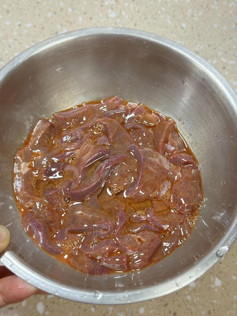 Phụ nữ sau 25 tuổi đừng tiếc c&ocirc;ng nấu b&aacute;t canh n&agrave;y: Bổ m&aacute;u, s&aacute;ng mắt, da dẻ hồng h&agrave;o bất ngờ!- Ảnh 4.