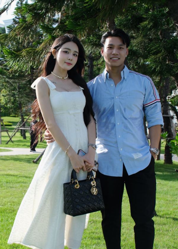 Văn Thanh "ting ting" 500 triệu cho bạn g&aacute;i đ&atilde; l&agrave; g&igrave;, h&agrave;nh động khi về nh&agrave; ở chung mới cho&aacute;ng hơn- Ảnh 2.