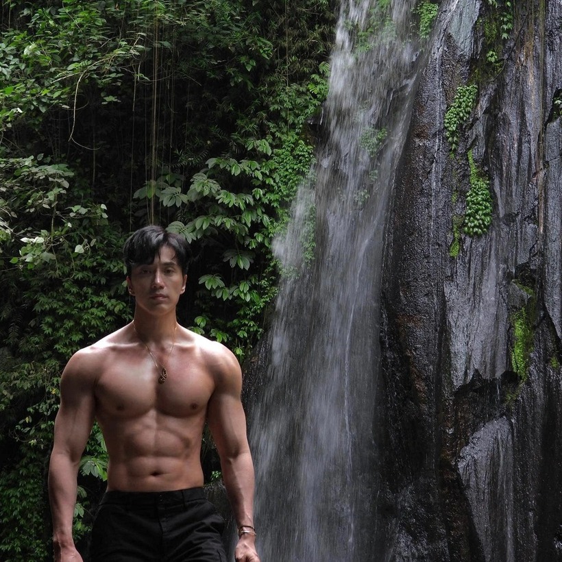 Cụ &ocirc;ng 60 tuổi g&acirc;y sốt MXH với vẻ ngo&agrave;i đẹp như nam thần, th&acirc;n h&igrave;nh lực sĩ- Ảnh 3.