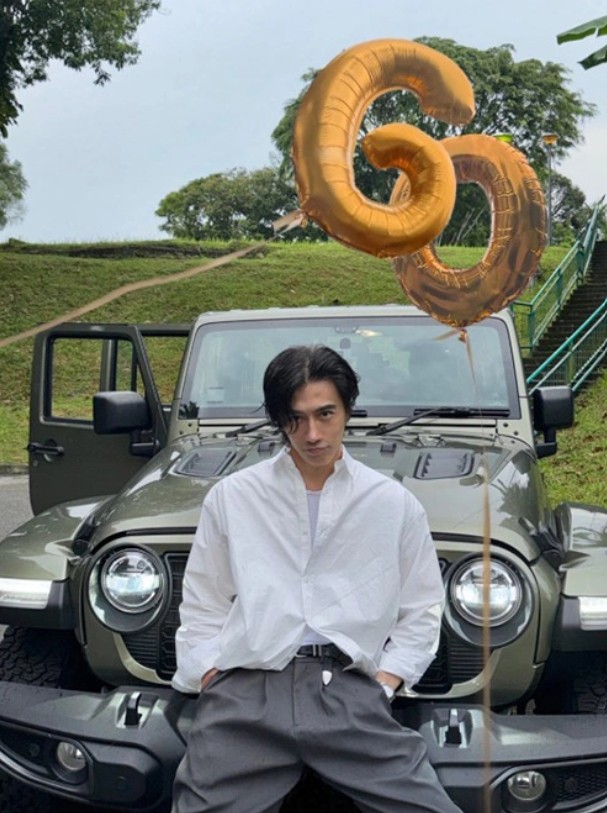 Cụ &ocirc;ng 60 tuổi g&acirc;y sốt MXH với vẻ ngo&agrave;i đẹp như nam thần, th&acirc;n h&igrave;nh lực sĩ- Ảnh 1.