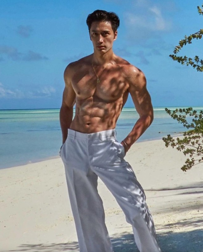 Cụ &ocirc;ng 60 tuổi g&acirc;y sốt MXH với vẻ ngo&agrave;i đẹp như nam thần, th&acirc;n h&igrave;nh lực sĩ- Ảnh 2.