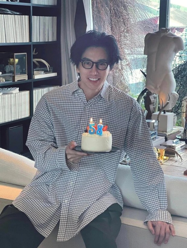 Cụ &ocirc;ng 60 tuổi g&acirc;y sốt MXH với vẻ ngo&agrave;i đẹp như nam thần, th&acirc;n h&igrave;nh lực sĩ- Ảnh 7.