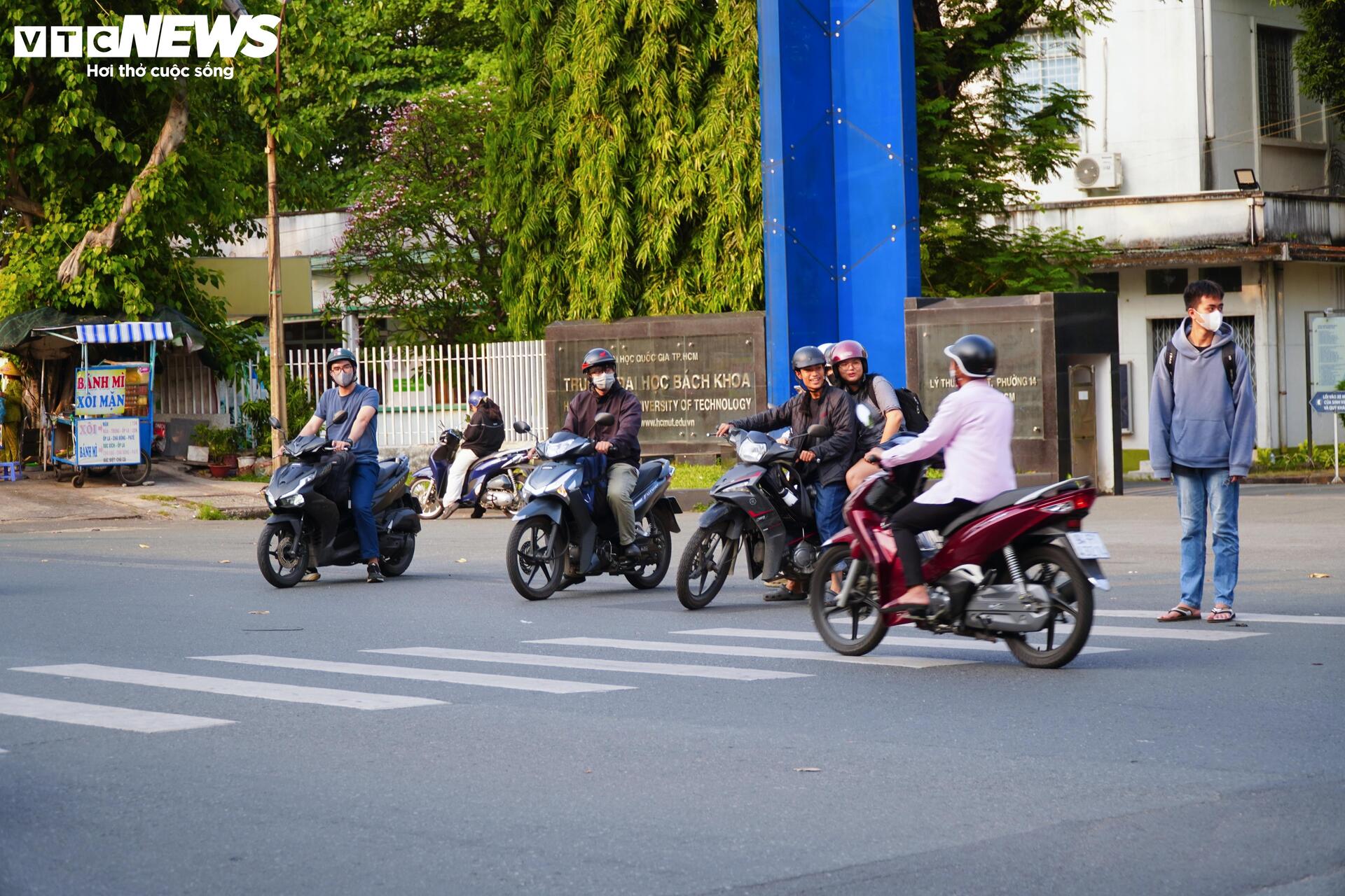 To&agrave;n cảnh trường Đại học B&aacute;ch khoa giữa "đất v&agrave;ng" TP.HCM- Ảnh 6.