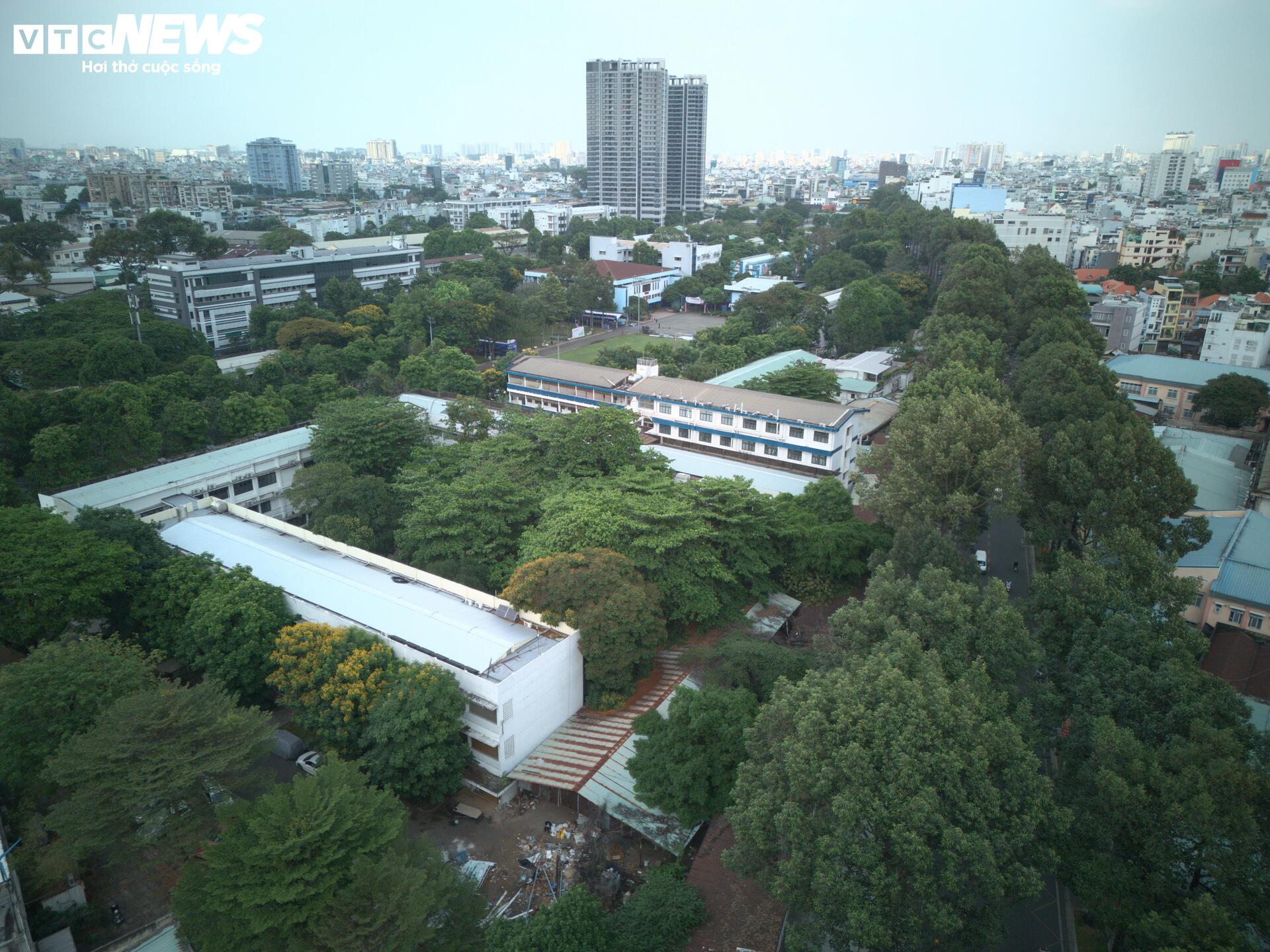To&agrave;n cảnh trường Đại học B&aacute;ch khoa giữa "đất v&agrave;ng" TP.HCM- Ảnh 4.