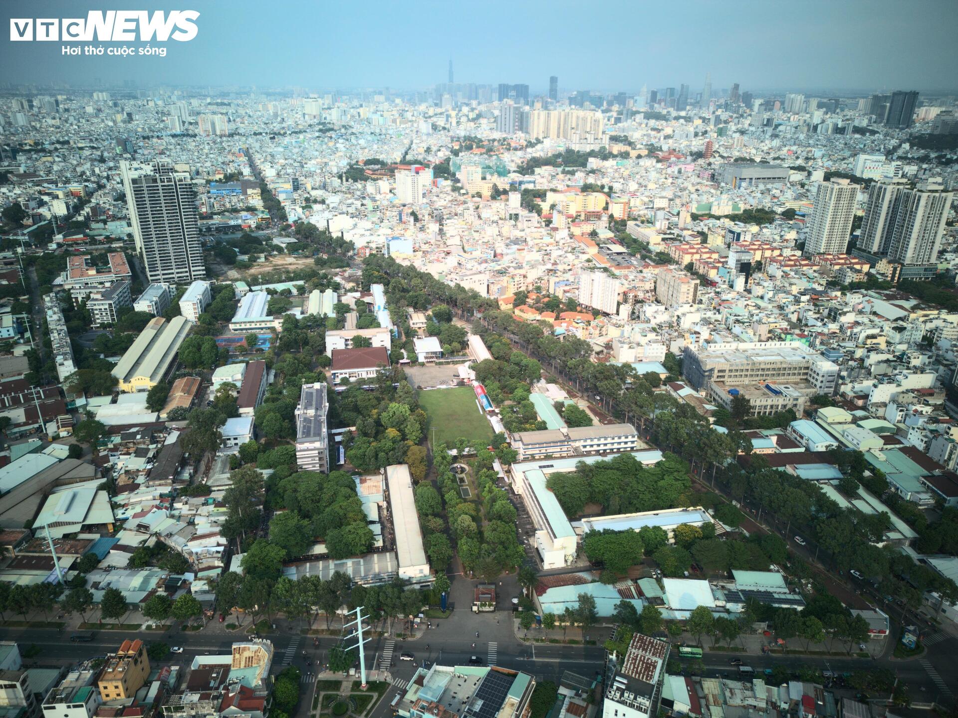 To&agrave;n cảnh trường Đại học B&aacute;ch khoa giữa "đất v&agrave;ng" TP.HCM- Ảnh 1.