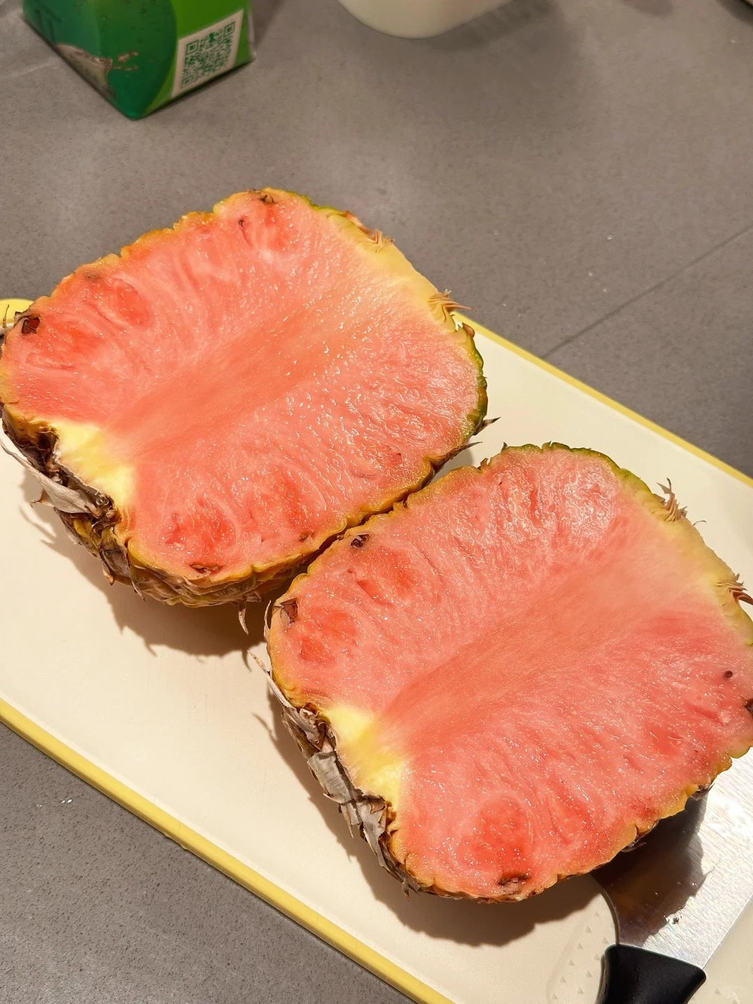 Cư d&acirc;n mạng xứ Trung đang ph&aacute;t cuồng với dứa ruột hồng "b&aacute;nh b&egrave;o": Quả xịn h&eacute;t gi&aacute; gần 3 triệu đồng, đ&aacute;ng tiền hay chỉ l&agrave; m&aacute;c "thuế IQ"?- Ảnh 7.