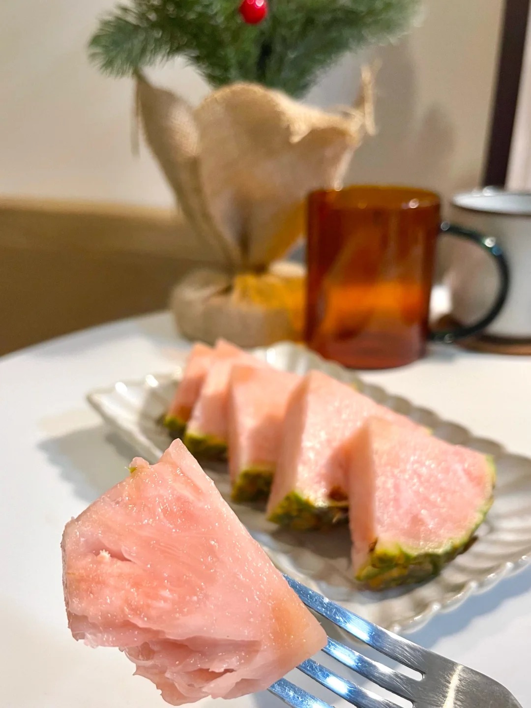 Cư d&acirc;n mạng xứ Trung đang ph&aacute;t cuồng với dứa ruột hồng "b&aacute;nh b&egrave;o": Quả xịn h&eacute;t gi&aacute; gần 3 triệu đồng, đ&aacute;ng tiền hay chỉ l&agrave; m&aacute;c "thuế IQ"?- Ảnh 10.