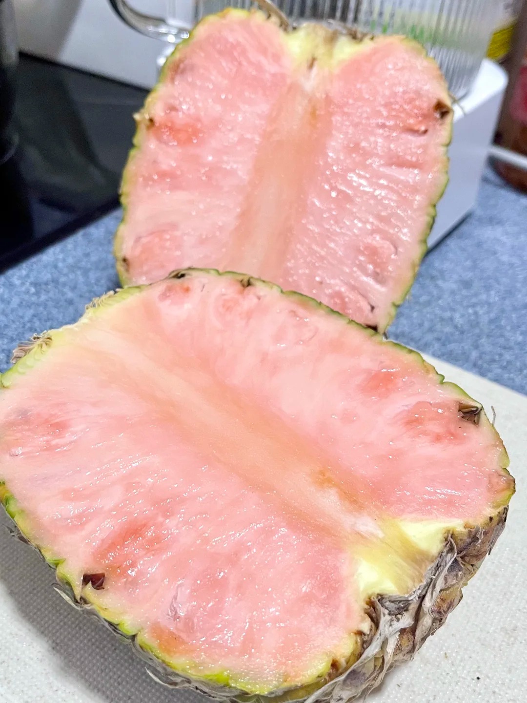 Cư d&acirc;n mạng xứ Trung đang ph&aacute;t cuồng với dứa ruột hồng "b&aacute;nh b&egrave;o": Quả xịn h&eacute;t gi&aacute; gần 3 triệu đồng, đ&aacute;ng tiền hay chỉ l&agrave; m&aacute;c "thuế IQ"?- Ảnh 11.