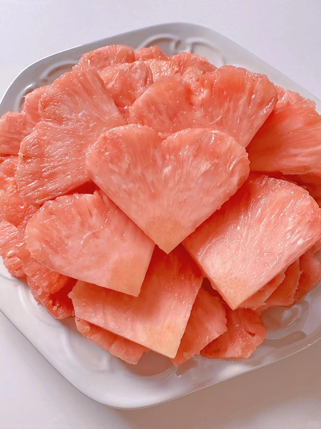 Cư d&acirc;n mạng xứ Trung đang ph&aacute;t cuồng với dứa ruột hồng "b&aacute;nh b&egrave;o": Quả xịn h&eacute;t gi&aacute; gần 3 triệu đồng, đ&aacute;ng tiền hay chỉ l&agrave; m&aacute;c "thuế IQ"?- Ảnh 12.