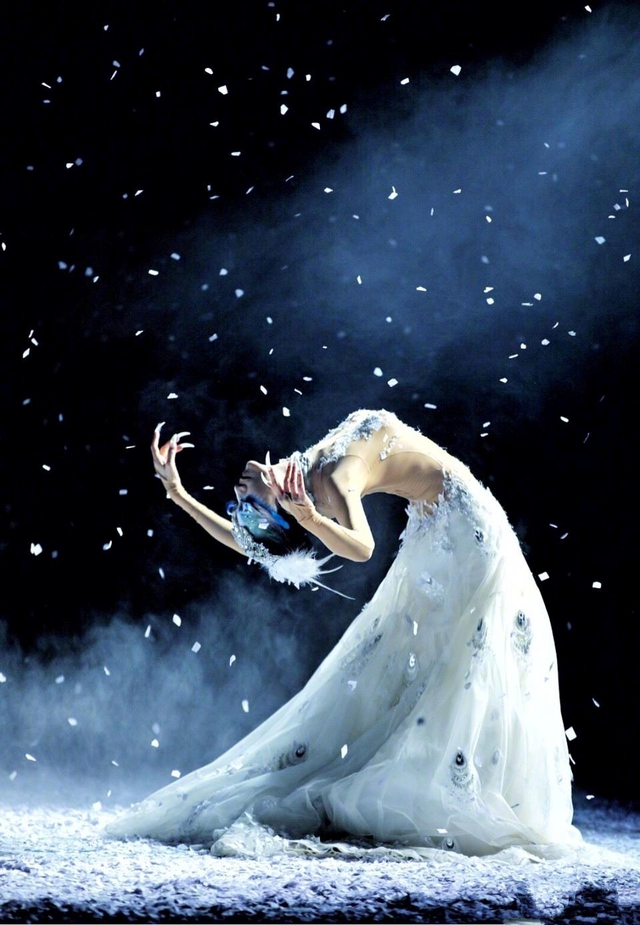 M&oacute;n nước m&agrave; "chim c&ocirc;ng l&agrave;ng m&uacute;a" Dương Lệ B&igrave;nh chăm uống gồm 2 th&agrave;nh phần được đ&aacute;nh gi&aacute; c&oacute; lợi cho nhan sắc, phụ nữ 40+ c&agrave;ng n&ecirc;n uống- Ảnh 1.