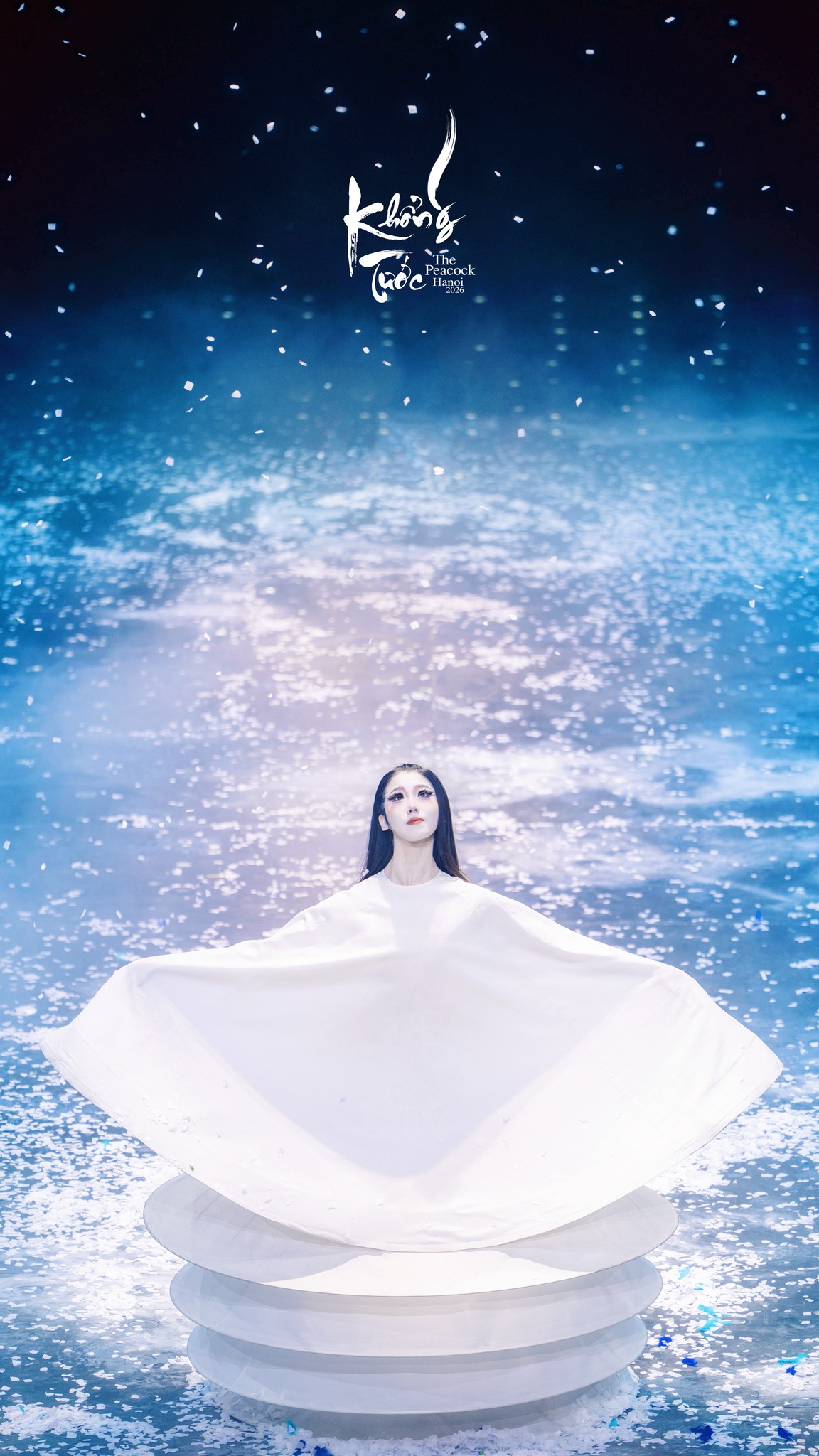 Kh&ocirc;ng chỉ c&oacute; "Chim c&ocirc;ng" Dương Lệ B&igrave;nh, mỹ nh&acirc;n n&agrave;y c&ograve;n khiến hội "tiền đ&igrave;nh" kinh h&atilde;i v&igrave; đứng xoay tr&ograve;n suốt 3 tiếng: Profile đỉnh ch&oacute;p cỡ n&agrave;o?- Ảnh 4.