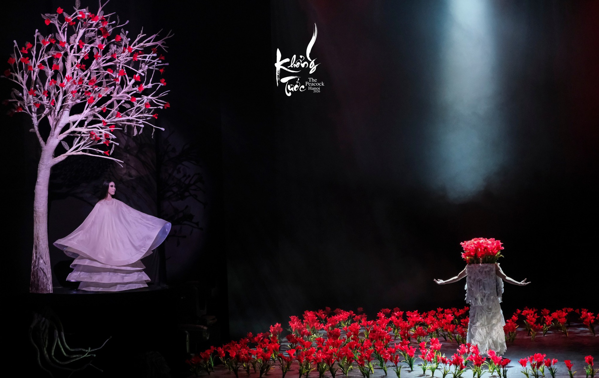 Kh&ocirc;ng chỉ c&oacute; "Chim c&ocirc;ng" Dương Lệ B&igrave;nh, mỹ nh&acirc;n n&agrave;y c&ograve;n khiến hội "tiền đ&igrave;nh" kinh h&atilde;i v&igrave; đứng xoay tr&ograve;n suốt 3 tiếng: Profile đỉnh ch&oacute;p cỡ n&agrave;o?- Ảnh 7.