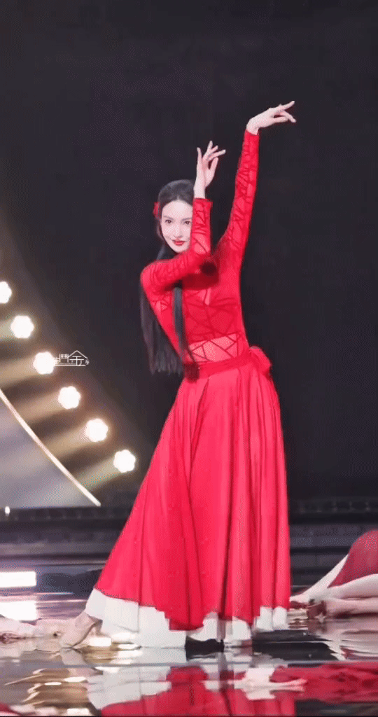 T&aacute;o đỏ kh&ocirc;ng gi&uacute;p bạn trẻ như Dương Lệ B&igrave;nh, nhưng học 1 điều từ "chim c&ocirc;ng l&agrave;ng m&uacute;a" sẽ l&agrave;m bạn bớt l&atilde;o h&oacute;a- Ảnh 9.