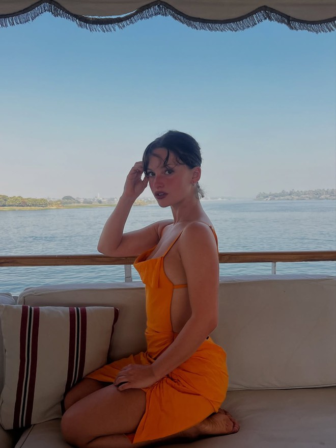 Giữa biển người ch&acirc;u &Acirc;u cao chuẩn mẫu, c&ocirc; n&agrave;ng Paris chỉ cao 1m55 vẫn chiếm spotlight: Mặc đẹp qu&ecirc;n sầu, gần 600.000 người ấn follow- Ảnh 26.