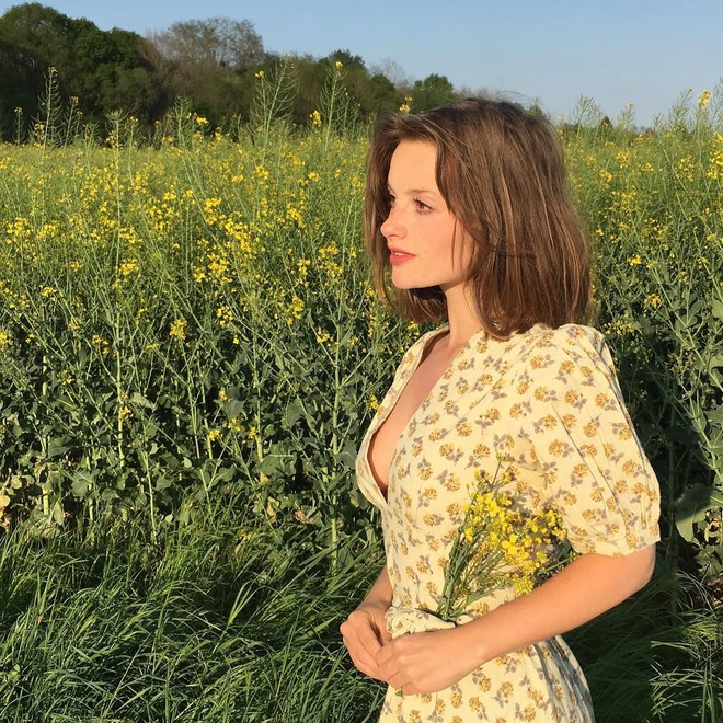 Giữa biển người ch&acirc;u &Acirc;u cao chuẩn mẫu, c&ocirc; n&agrave;ng Paris chỉ cao 1m55 vẫn chiếm spotlight: Mặc đẹp qu&ecirc;n sầu, gần 600.000 người ấn follow- Ảnh 9.