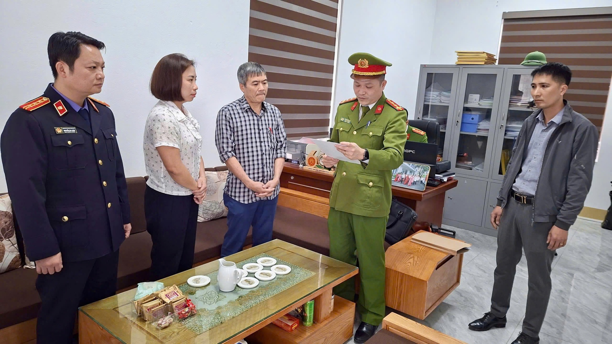 Ra lệnh cấm đi khỏi nơi cư tr&uacute; đối với nguy&ecirc;n kế to&aacute;n Ngụy Thị Hồng Thắm- Ảnh 1.