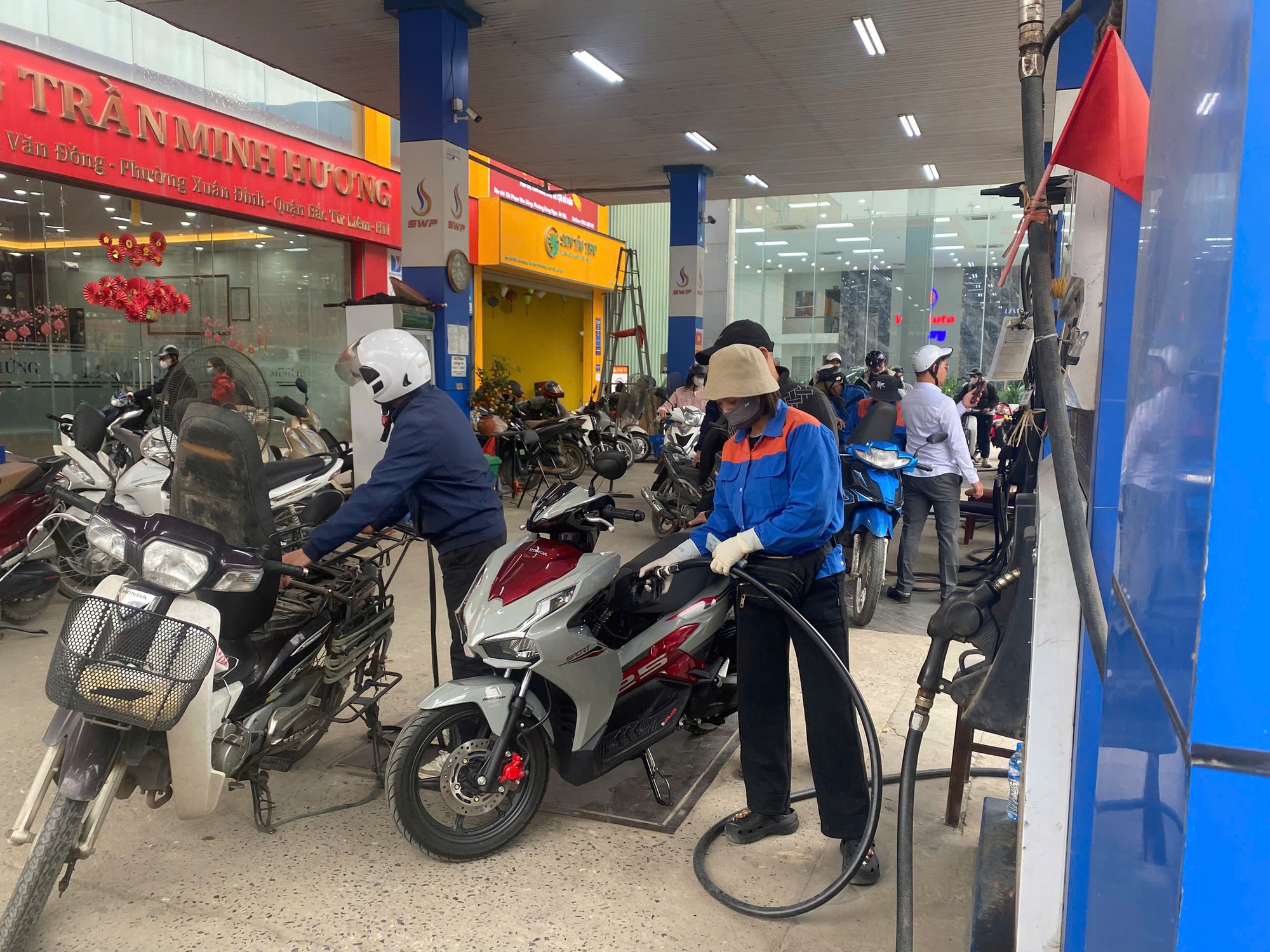 Nhiều mặt h&agrave;ng xăng dầu tăng gi&aacute;, dầu hỏa tăng cao nhất 2.513 đồng/l&iacute;t- Ảnh 1.