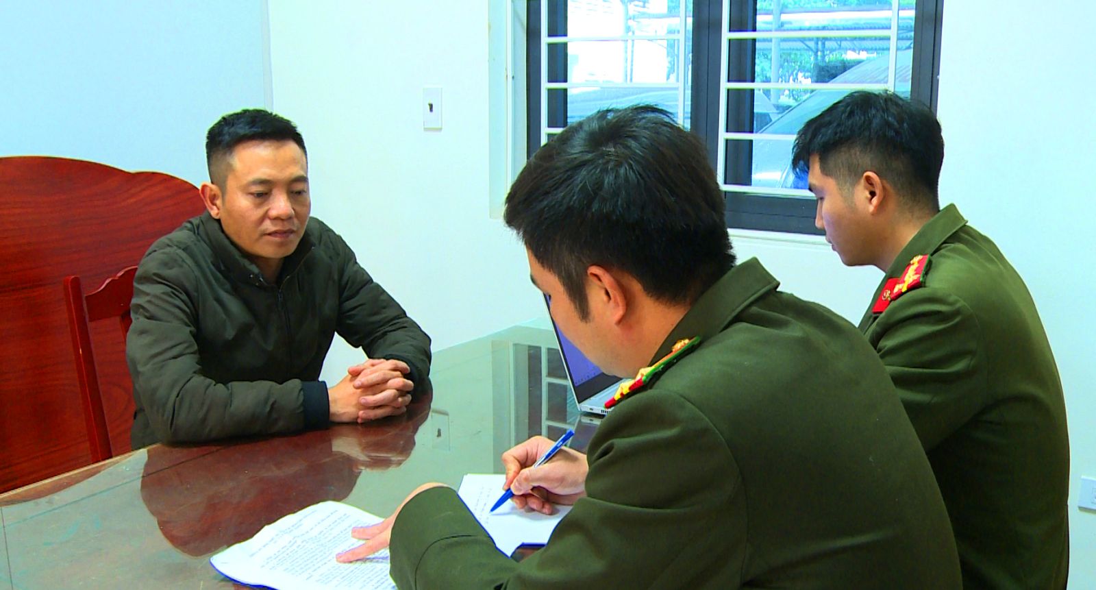 Nh&acirc;n vi&ecirc;n ng&acirc;n h&agrave;ng bỏ nghề th&agrave;nh "thần y" b&aacute;n thuốc gia truyền 3 đời: Đầu tư h&agrave;ng tỷ đồng quảng c&aacute;o để tiếp cận người gi&agrave;- Ảnh 5.