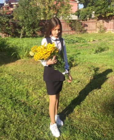 Kh&ocirc;ng thể tin đ&acirc;y l&agrave; em g&aacute;i thủ m&ocirc;n L&acirc;m T&acirc;y: "Thi&ecirc;n thần nhỏ" ho&aacute; mỹ nh&acirc;n ch&acirc;n d&agrave;i sexy, "cam thường" vẫn xinh v&ocirc; đối- Ảnh 2.