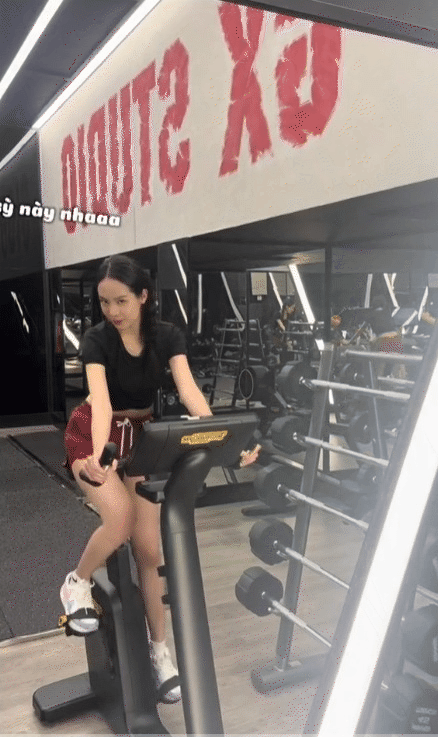 B&iacute; mật ph&iacute;a sau body "đồng hồ c&aacute;t" vạn người m&ecirc; của Hoa hậu Thanh Thủy: Chăm tập m&ocirc;n thể thao cực quen thuộc- Ảnh 5.