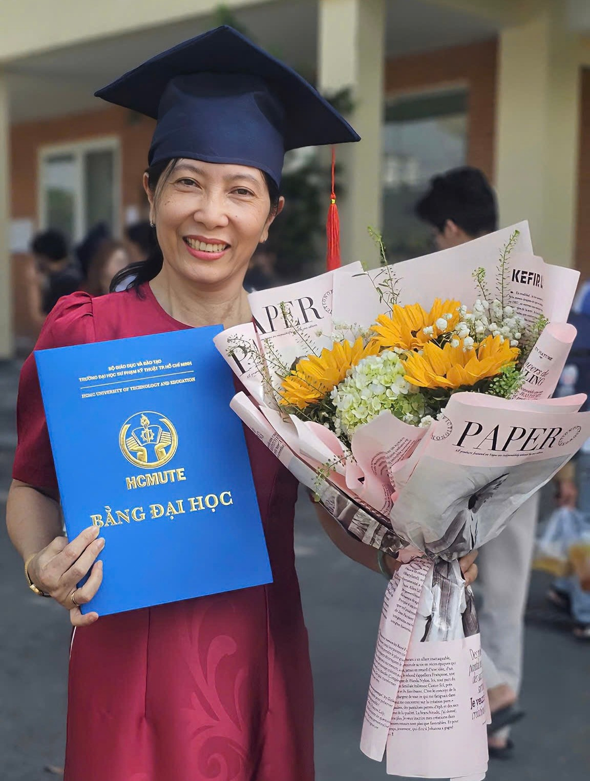 Nữ sinh trở th&agrave;nh thủ khoa Kỹ sư điện tử nhờ... thần tượng mẹ- Ảnh 2.