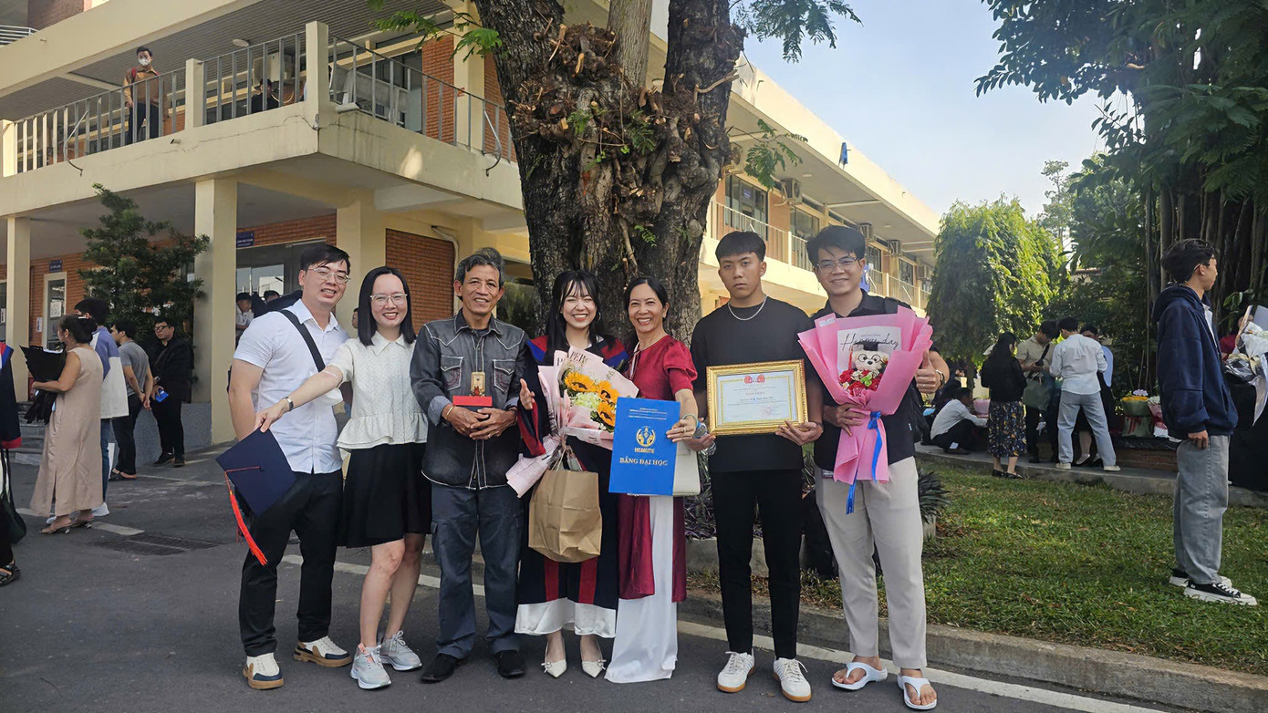 Nữ sinh trở th&agrave;nh thủ khoa Kỹ sư điện tử nhờ... thần tượng mẹ- Ảnh 3.