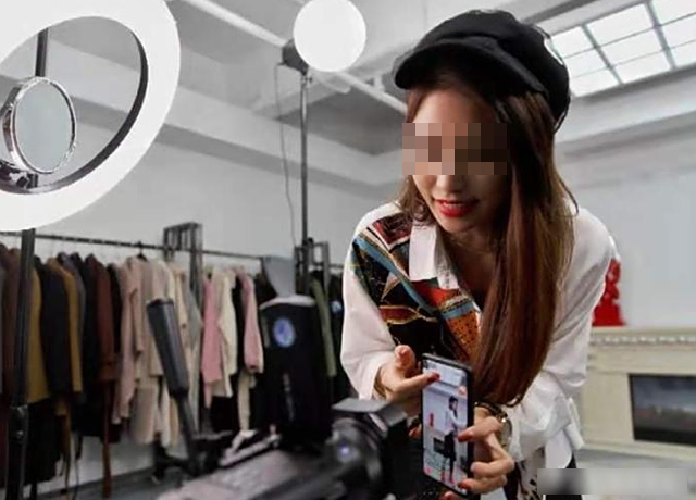 Nữ streamer 25 tuổi mắc ung thư cổ tử cung: 